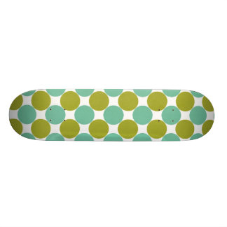 Retro Olive und grüne Punkte Skateboard