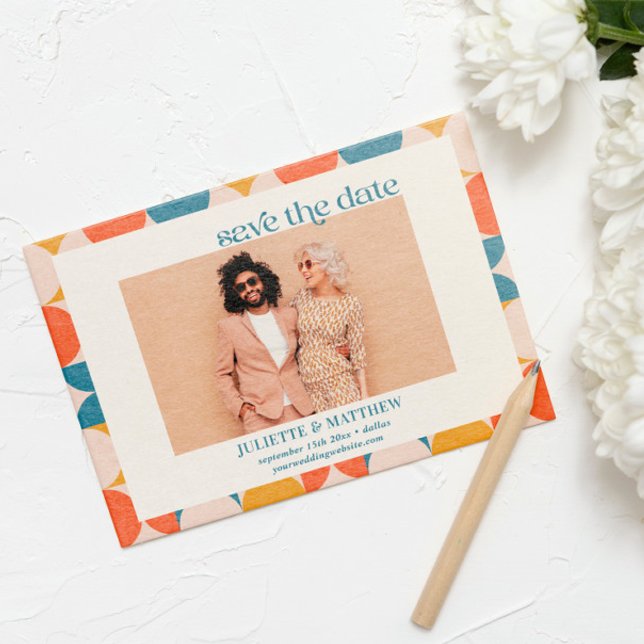 Retro Orange Blue Mid Centrum Modernes Foto Ankündigung (Mid Century Modern Orange Blue Yellow Pattern Photo Save the date)