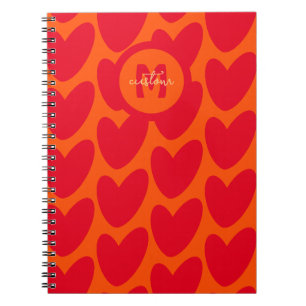 Retro Orange Groovy Red Hearts Name über Monogramm Notizblock