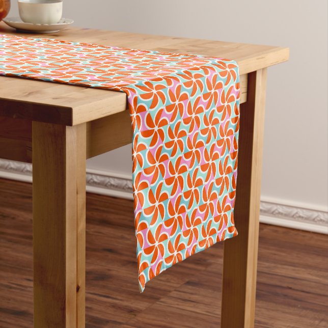 Retro orange Keil-Muster Kurzer Tischläufer (Beispiel)