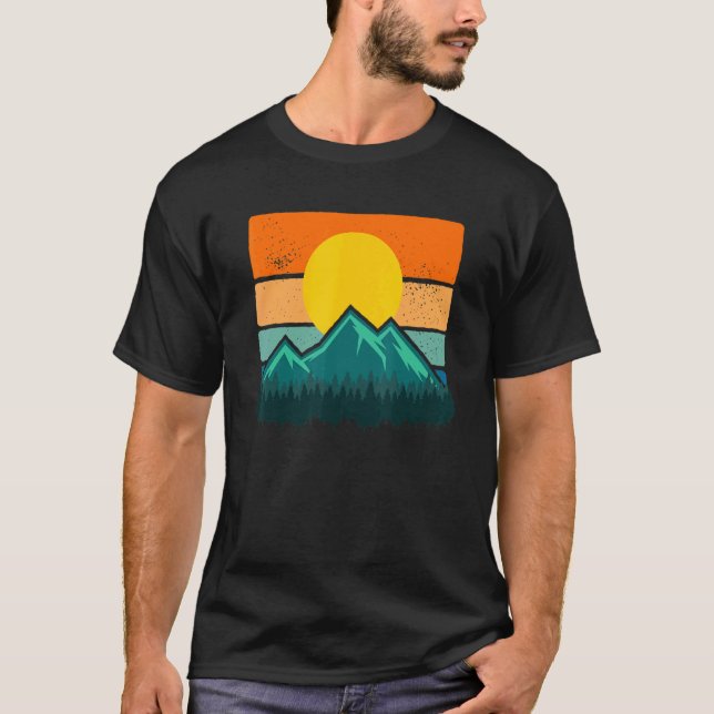 Retro Outdoor Adventure Camping Wandern T-Shirt (Vorderseite)
