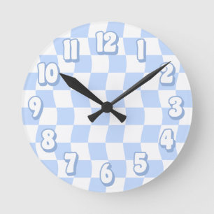Retro Pastel Blue White Wavy Schachbrett Runde Wanduhr