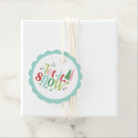 Retro Pastel Christmas | Lass es schneien Geschenkanhänger<br><div class="desc">Dieses spielerische Tag zeigt das Sprichwort "Lass es schneien" mit abwechselnden Farben und funkelnden Akzenten. Die Farben sind rosa,  rot,  grün und hellblau.</div>