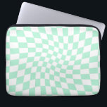 Retro Pastel Minze Grüne Karos verschraubte Karton Laptopschutzhülle<br><div class="desc">Perfektes verschleiertes Design mit Schachbrettmuster. Moderne zerklüftete Schachbretter. Dieses schöne Retro psychedelische Design bringt Sie ins Wunderland. Verwarfte Karos in Pastellfarben. wirbelnd und wirbelnd,  Drehung-Karo,  karierte Muster</div>