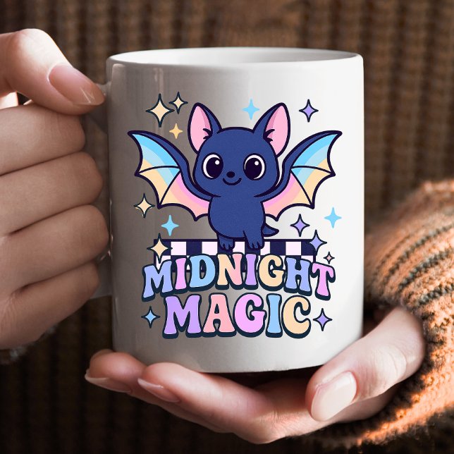 Retro Pastelcore Niedliches Halloween-Bat & Checke Kaffeetasse (The midnight magic kawaii bat design shines with retro pastel charm.)