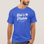 Retro Pickleball Lasse Personalisierten Pickle-Tex T-Shirt<br><div class="desc">Super coole Pickleball-T - Shirt mit einem weißen Pickleball, "Let's Pickle" in einem lustigen Retro-Schriftart und Ihren eigenen Text. Fügen Sie einen Namen, einen Pickleball Clubnamen, lustiges Sprichwort, etc. hinzu. Ermöglicht die perfekte Ergänzung zu jedem Pickleball Party, Turnieren oder Event - erhalten Sie passende T - Shirt für Ihren Turnierpartner....</div>
