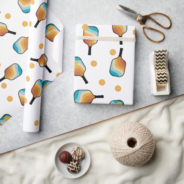 Retro Pickleball Paddle und Ball-Muster Geschenkpapier (Kunsthandwerk)