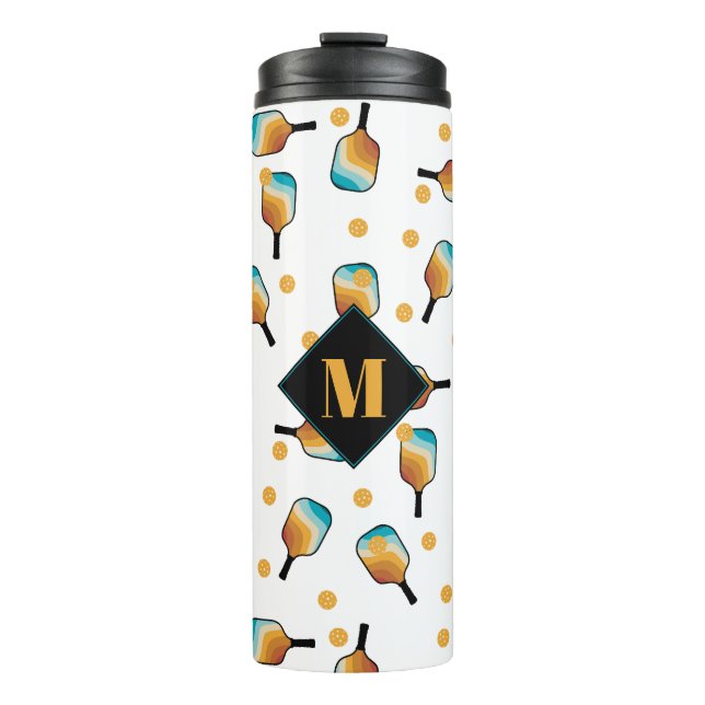Retro-Pickleball-Paddle und Ball-Muster-Monogramm Thermosbecher (Vorderseite)