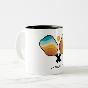 Retro Pickleball Paddles & Ball Individuelle Name Zweifarbige Tasse