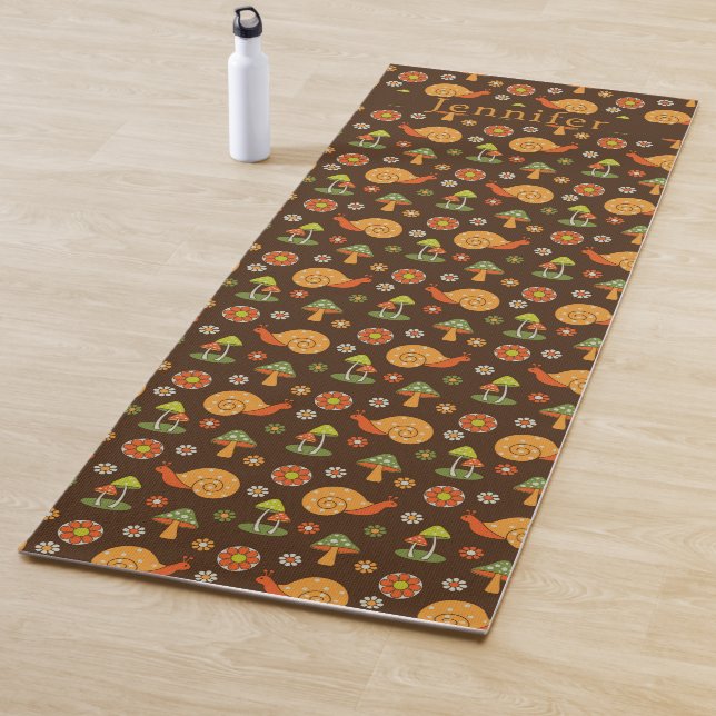 Retro-Pilze & Schnecken Cocktailcore Personalisier Yogamatte (Beispiel)
