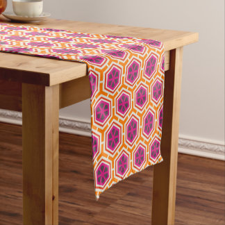 Retro Pink and Orange Modern Geometric Pattern Kurzer Tischläufer