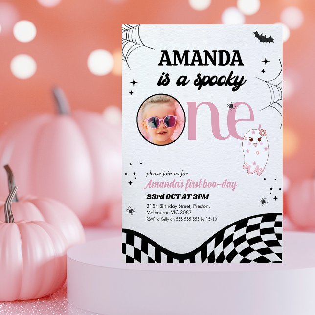 Retro Pink Black Girls Spooky 1. Geburtstag Einladung (Spooky One 1st Birthday Invitation Template Modern, Girls Spooky One Halloween First Birthday Invite)