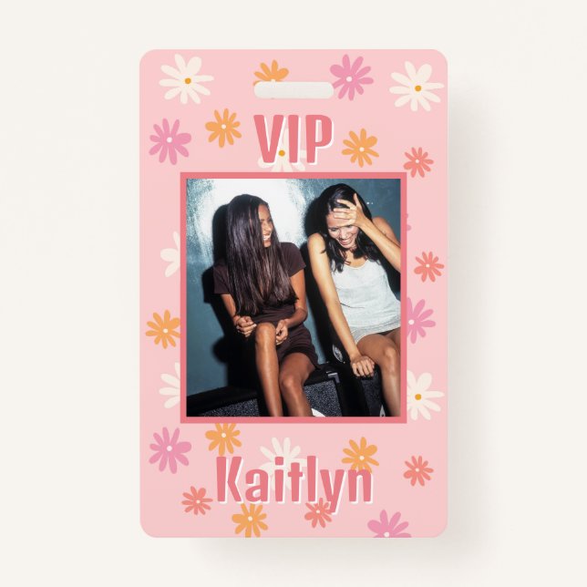 Retro Pink Daisy Junggeselinnen-Abschied VIP Pass Ausweis (Vorderseite)