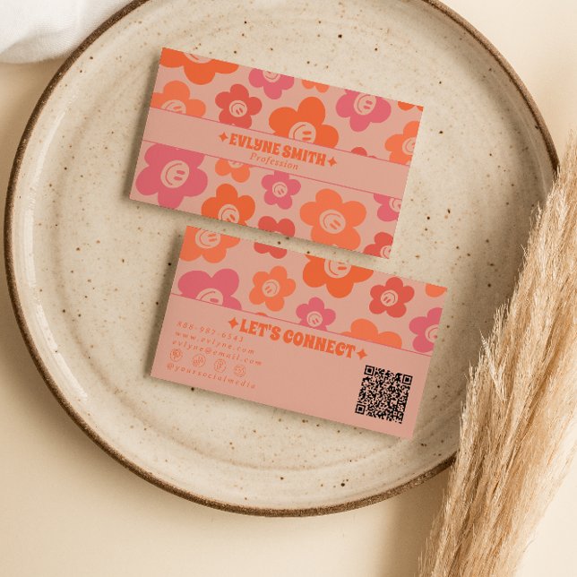 Retro Pink Orange QR Code Groovy Smiling Flowers  Visitenkarte (Von Creator hochgeladen)