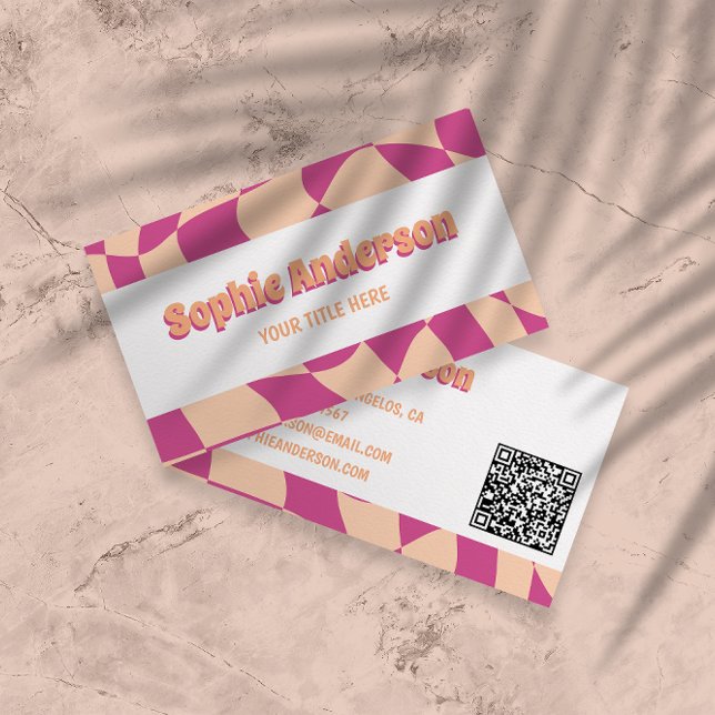 Retro Pink & Peach Wavy Pattern with QR Code  Visitenkarte (Von Creator hochgeladen)