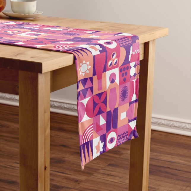 Retro Pink Purple Wine Bauhaus Pattern Großer Tischläufer (Beispiel)