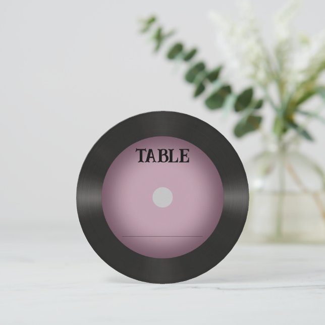 Retro Pink Vinyl Record Wedding Platzkarte (Stehend Vorderseite)