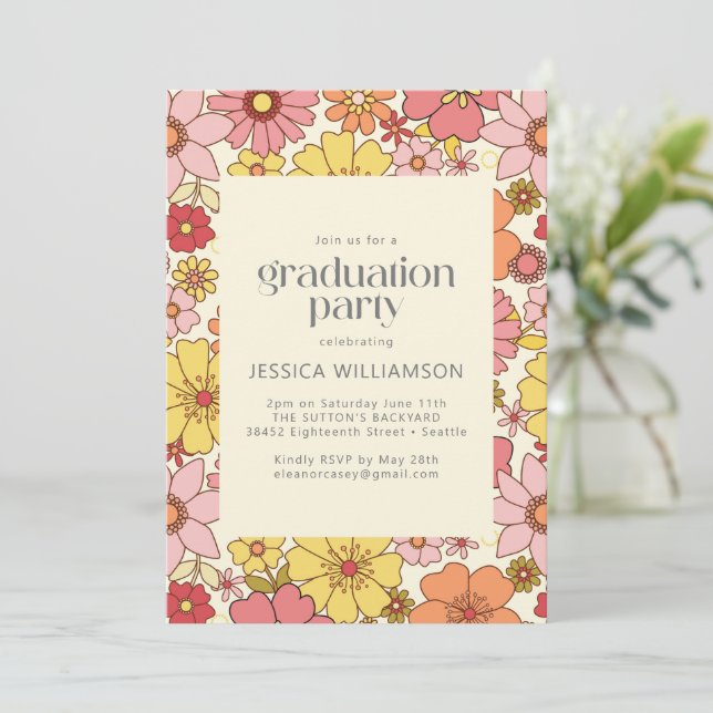 Retro Pink Yellow Floral Groovy Graduation Party Einladung (Stehend Vorderseite)