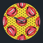 Retro Pop Art: Cartoon Patch Abzeichen Große Wanduhr<br><div class="desc">Nahtloses Muster mit Cartoon Patch Abzeichen mit Lippen.Für T - Shirt oder andere Anwendungen.Retro-Stil 80er-90s.Pop Art.Stock Vintage Cartoon Patch Abzeichen Pucker Up in Nahtloser Whimsy. Spielvolle Cartoon-Patch-Abzeichen bringen Lächeln überall: sonderbar,  nahtlos,  Muster,  Illustration,  Dekoration,  Mode,  Herz,  Cartoon,  Retro,  Grunge,  Taste,  Aufkleber,  Charakter,  niedlich,  Abzeichen,  Doodle,  zeichn,  Comic,  Set,  Spaß</div>