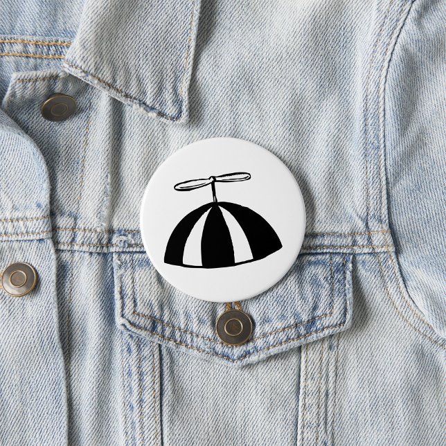 Retro Propeller Beanie Whimsical Schwarz und Weiß Button (Von Creator hochgeladen)