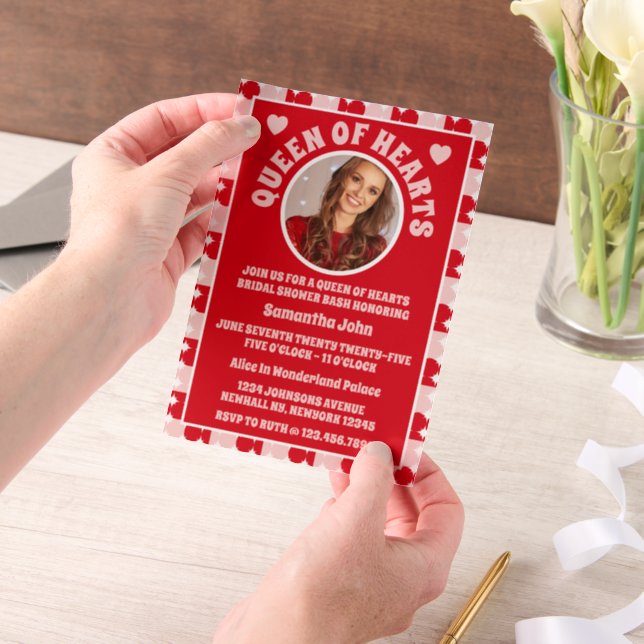 Retro Queen of Hearts Brautparty Foto (Handgehalten)