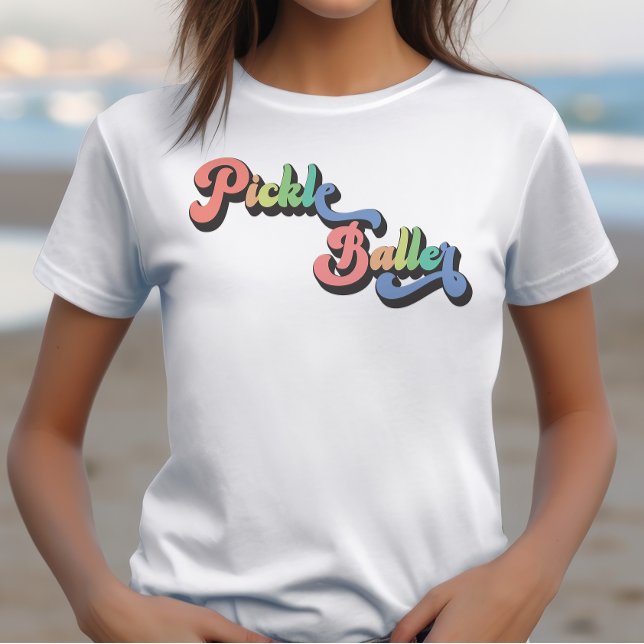 Retro Rainbow Pickleballer Funny pickleball T-Shirt (Von Creator hochgeladen)