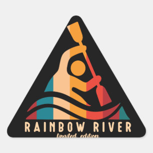 Retro Rainbow River Kayaking Dreieckiger Aufkleber