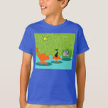 Retro Raum-Alterkitty-T - Shirt<br><div class="desc">Es wird gesagt, dass Hunde Eigentümer haben und Katzen Personal haben. Das katzenartige auf diesem Retro Raum-Alterkitty-T - Shirt konnte nicht mehr zustimmen! Die Sechzigerjahre Art, unbedeutende KunstAusrüstungsbeschreibungen eine glatte, schwarze Katze in einem modernen Wohnzimmer der Mitte des Jahrhunderts. Der hoch entwickelte Raum kennzeichnet vorstehend ein Grün, Steinwand. Der Teppich...</div>