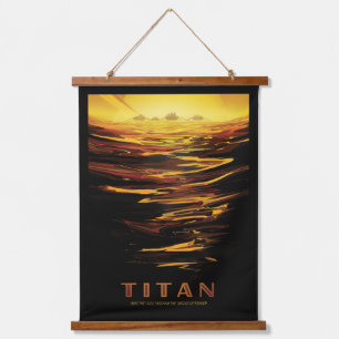 Retro-Raumposter – Saturns größter Mond, Titan. Wandteppich Mit Holzrahmen