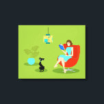 Retro Reading Frauen gestresste Leinwand drucken<br><div class="desc">Diese Retro Reading Woman Stretched Canvas Print zeigt einen Stil der 60er Jahre, minimalistische Kunst, Cartoon zeichn einer Frau, die ihre Prioritäten in Ordnung hat. Dieser wunderschöne Bücherwurm ist in einen echten Seitenumschlag eingedrungen. Das formschöne brünette trägt ein Aquakleid und eine rote Brille, während es ein blaues Buch trägt. Sie...</div>