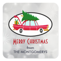 Retro Red Car mit einem Weihnachtsbaum