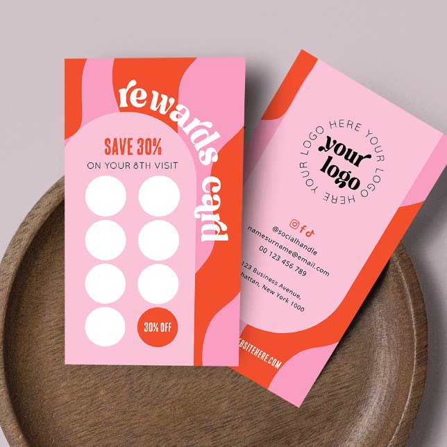 Retro Rosa und Rot Einzigartiger Schönheitssalon N Treuekarte (Trendy business loyalty cards in red and pink with retro fonts and your logo)
