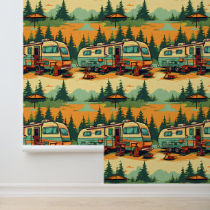 Retro RV Campers, eingebettet in Pinienbäume Tapete