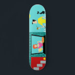 Retro Samstagvormittag Skateboard<br><div class="desc">Willkommen in Suburbia! Dieses Retro Samstagvormittag Skateboard besticht durch ein attraktives, minimalistisches Cartoon-Paar in der kleinen Ecke des Paradieses. Aus dem Fenster eines türkisfarbenen und aquamarinen Ziegelhauses sehen wir Frau Homemaker. Die schöne Rothöhe trägt einen heißen rosa Fröck. Sie hält einen Krug frisch gepresster Limonade in einer Hand. Auf dem...</div>