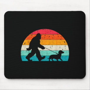 Retro Sasquatch Liebhaber Doxie Wiener Hund Spazie Mousepad