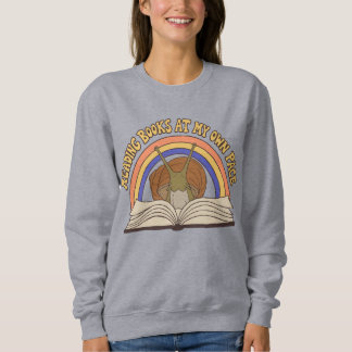 Retro Schnecke liest Bücher Sweatshirt