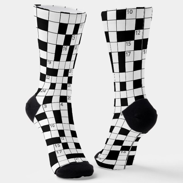 Retro-Schwarz-weißes Kreuzworträtsel-Muster Socken (Gewinkelt)