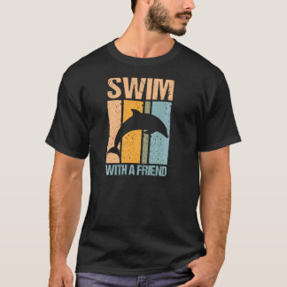 Retro-Schwimmen mit einem Freund Dolphin und Dolph T-Shirt