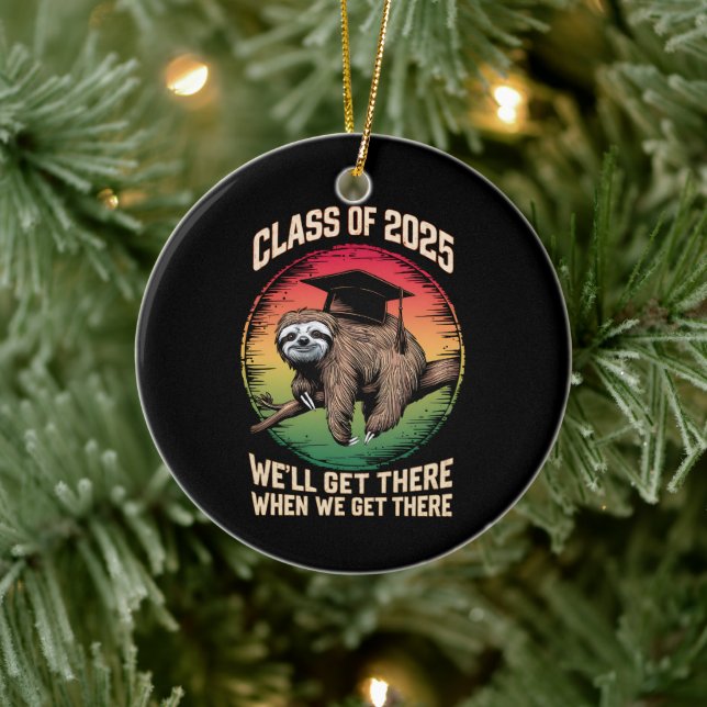 Retro Senior Class of 2025 Sloth Cap Abschluss Keramik Ornament (Baum)