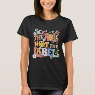 Retro Sieh den Fähigen, nicht das Etikett Lehrer A T-Shirt
