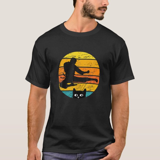 Retro Silhouette Karate Cat Design T-Shirt (Vorderseite)
