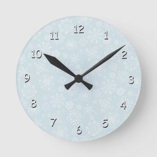 Retro Sketch Frozen Schneeflocken auf Eisblau Runde Wanduhr