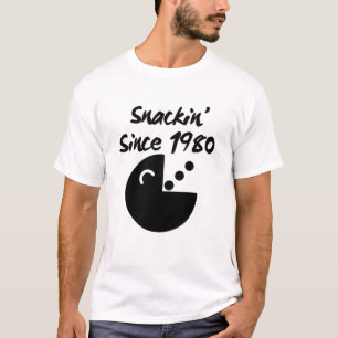 Retro Snack Attack: Snackin’ Since 1980 Pixelkunst T-Shirt