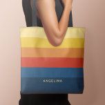 Retro-Sonnenuntergangsstreifen mit einfachem Sans  Tasche<br><div class="desc">Rugby Stripes - Ein gepflegtes Muster mit fetten Streifen und einem Namen. Wenn Ihre Kunst noch angepasst werden muss,  klicken Sie auf die Schaltfläche Diese anpassen. Das bringt Sie zu einem Designbereich,  wo Sie Dinge bewegen und sogar Farben ändern können!</div>