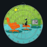 Retro Space Age Kitty Dart Board Dartscheibe<br><div class="desc">Es heißt, dass Hunde Besitzer haben und Katzen Mitarbeiter haben. Die Feline dieses Retro Space Age Kitty Dart Board konnte dem nicht mehr zustimmen! Das minimalistische Design der 60er Jahre besticht durch eine elegante, schwarze Katze in einem modernen Wohnzimmer aus der Mitte des Jahrhunderts. Das elegante Zimmer besticht durch eine...</div>