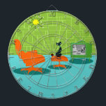 Retro Space Age Kitty Dart Board Dartscheibe<br><div class="desc">Es heißt, dass Hunde Besitzer haben und Katzen Mitarbeiter haben. Die Feline dieses Retro Space Age Kitty Dart Board konnte dem nicht mehr zustimmen! Das minimalistische Design der 60er Jahre besticht durch eine elegante, schwarze Katze in einem modernen Wohnzimmer aus der Mitte des Jahrhunderts. Das elegante Zimmer besticht durch eine...</div>