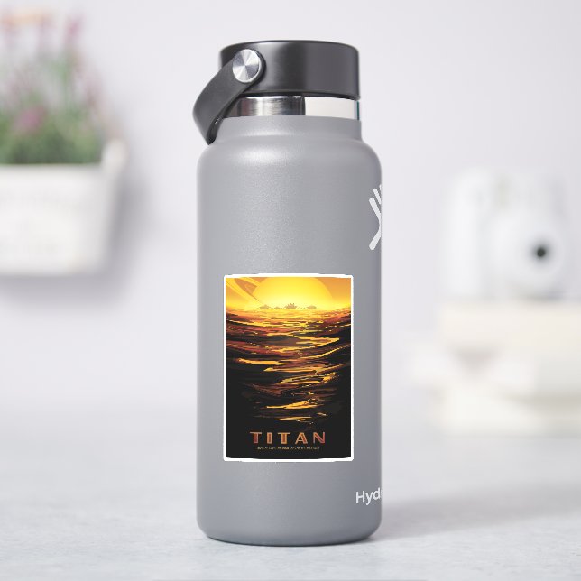 Retro Space Poster-Saturns Größter Mond, Titan. Aufkleber (HydroFlask)