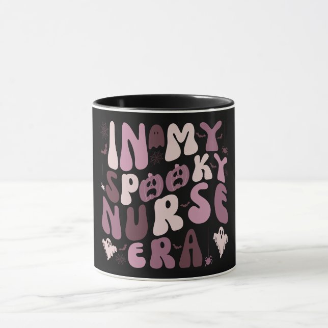 Retro Spooky Nurse Quote Halloween Tasse (Zentrum)