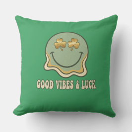 Retro St. Patrick's Day Good Vibes & Luck Smiley Kissen