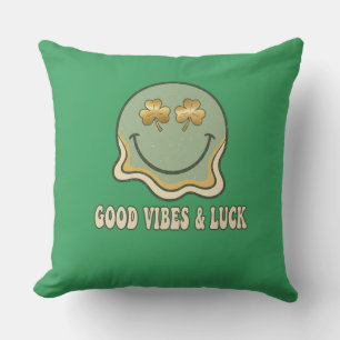Retro St. Patrick's Day Gute Vibes & Glück Smiley Kissen